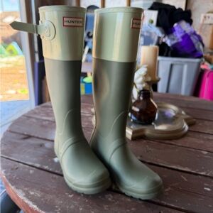 Hunter Two-Tone Tall Rain Boots in Sage Green and Cream Trim